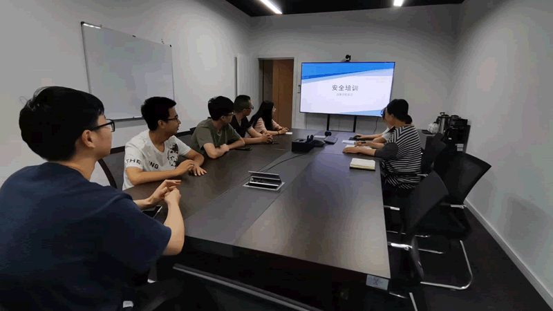 在电工培训中，理论课与实操课的时间分配应遵循以下原则：