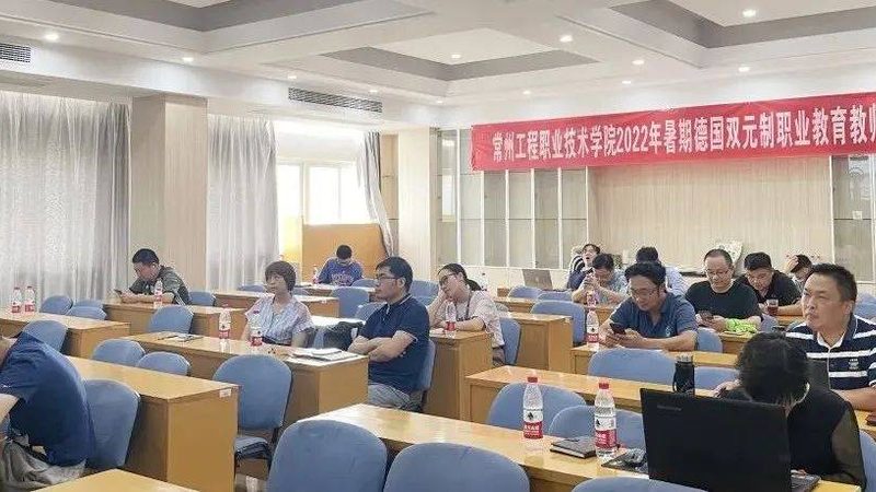 根据相关行业标准和实践经验，焊工培训实操基地的场地面积一般应满足以下标准：